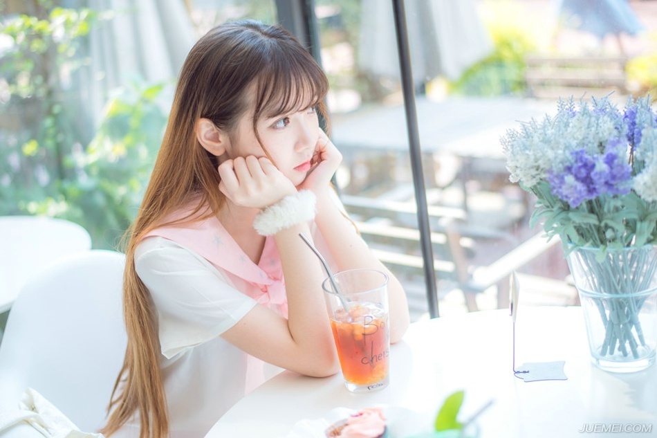 “士元性情孤傲，这等攻心之策，他使不来的！”诸葛亮摇头苦笑道：“有此人在，想要算计士元，难！”
